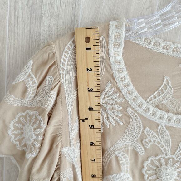 Solitaire Blouse Medium Beige Embroidered Floral Flutter Sleeves Scalloped Hem - Picture 3 of 12
